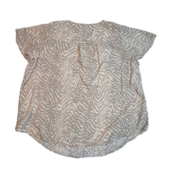Torrid Blouse Womens 1X Zebra Print All Over Boho Funky Shirt Relaxed V Neck Top - Picture 2 of 10